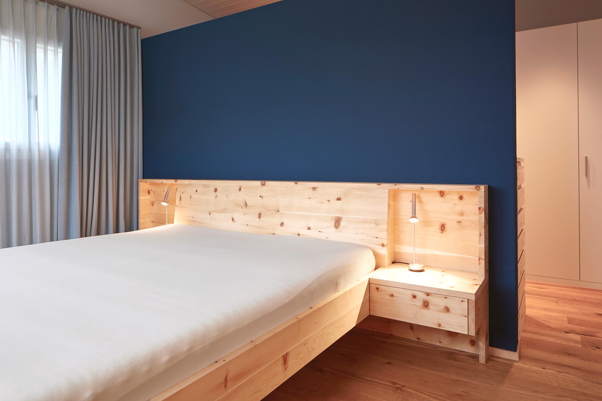 Schlafzimmer und Eingangsbereich in Reiden