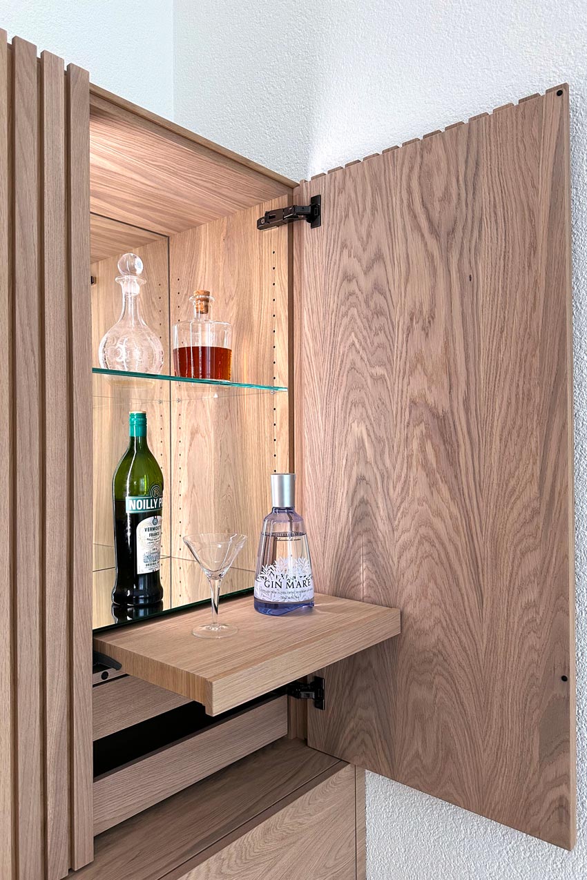 TV-Möbel mit Bar